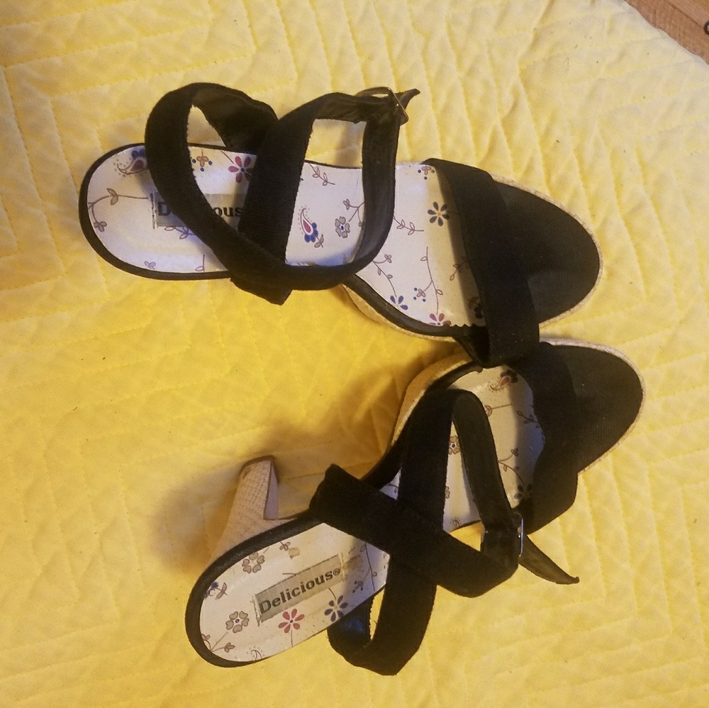 Black strips ladies shoes